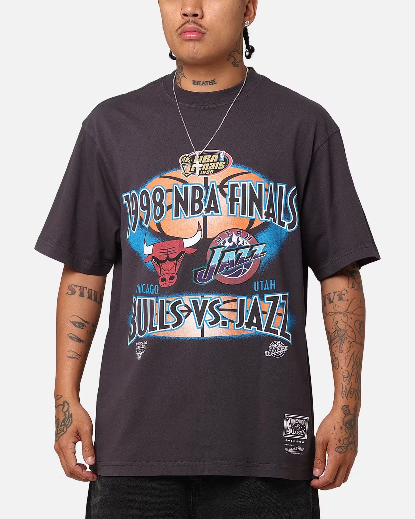 1998 NBA FINALS Tシャツ 1998 Legendary NBA Finals Tee – Mitchell & Ness