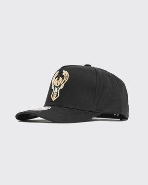 Mitchell & Ness Milwaukee Bucks Team Colour Logo MVP Snapback