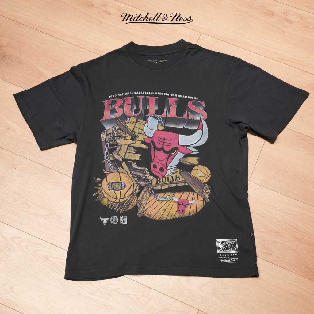 Mitchell & Ness Chicago Bulls Bevel Burst T-Shirt